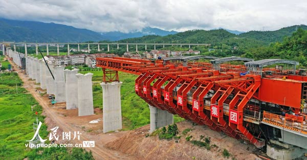 杭温铁路仙居特大桥加紧施工