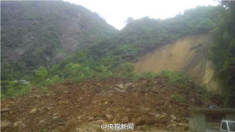 云南福贡发生山体滑坡事故 1人死亡15人失踪