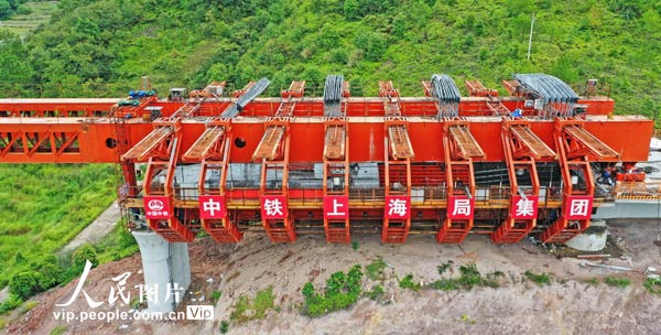 杭温铁路仙居特大桥加紧施工