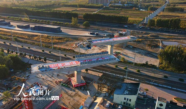 津兴铁路全线连续梁转体完成