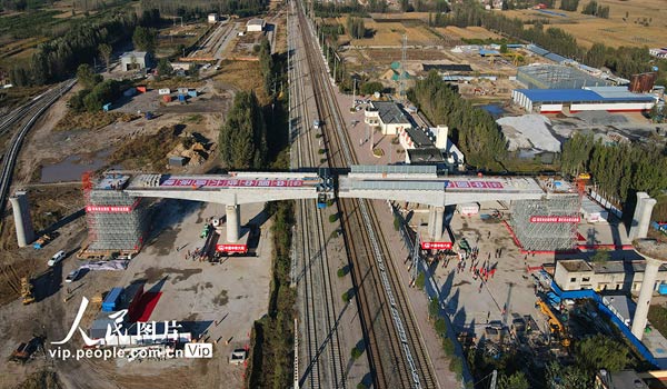 津兴铁路全线连续梁转体完成