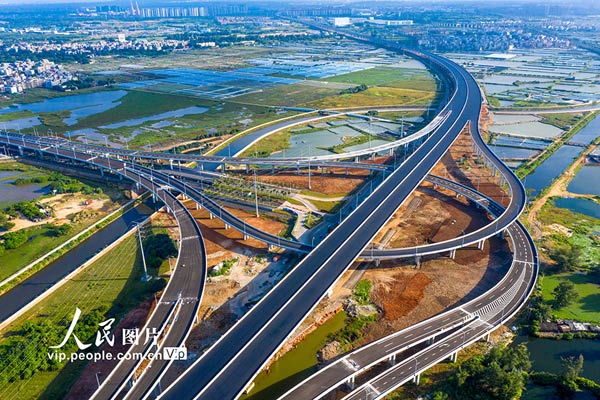 海南：G15沈海高速公路海口段项目建设如火如荼