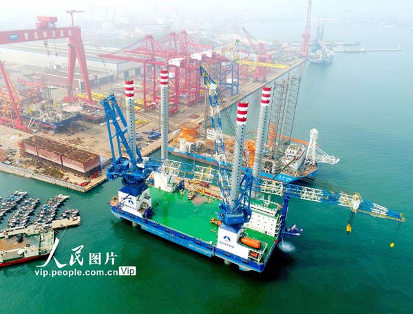 山东青岛：1200吨自升式海上风电安装平台交付