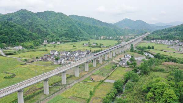 池黄高铁正式开通运营