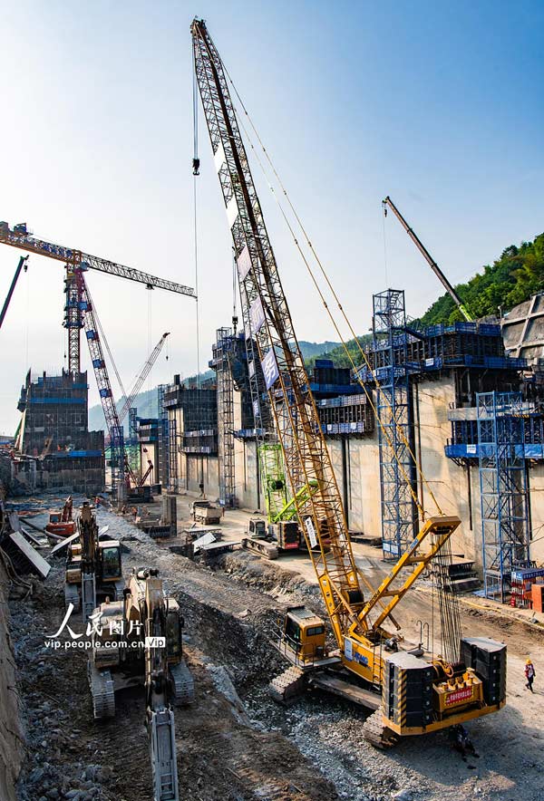 湖南怀化：沅水航道建设战犹酣