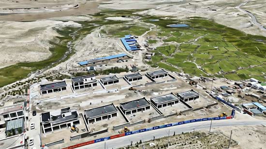 西藏日喀则灾后重建项目首批新房圆满交付