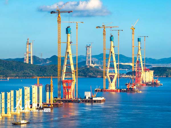 浙江:六横公路大桥二期工程舟山侧Q3主墩首片钢