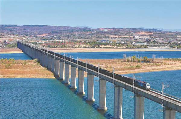 精准消除钢轨病害 确保电煤列车安全运行