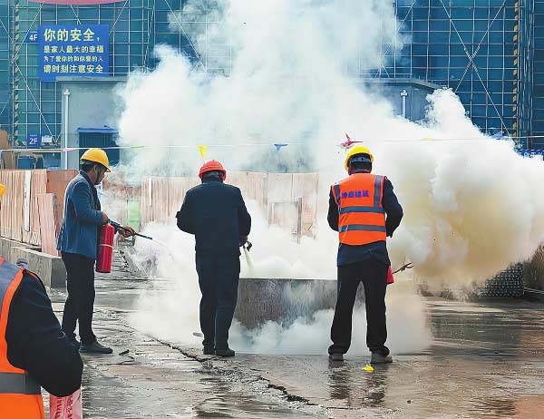 多种形式普及消防安全知识