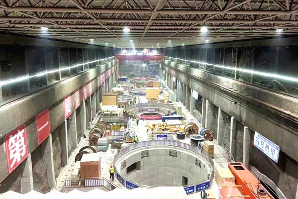 河北尚义抽水蓄能电站全部机组定子吊装就位