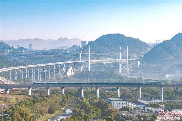 银龙跃峰林 黔路添新途