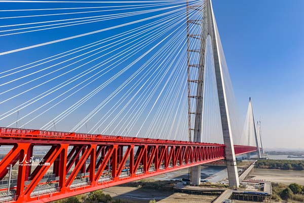 安徽当涂“钢铁长虹”飞渡长江