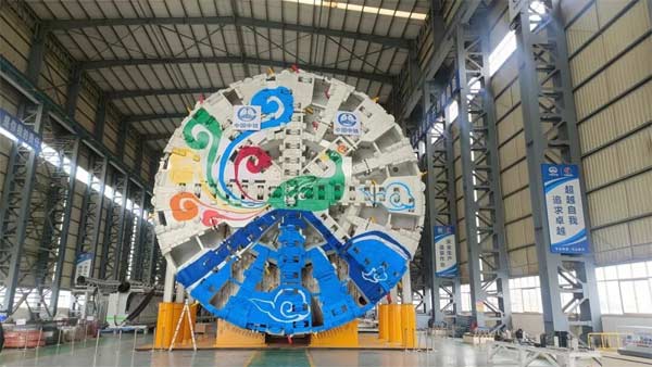 大直径双模盾构机“滇越号”始发