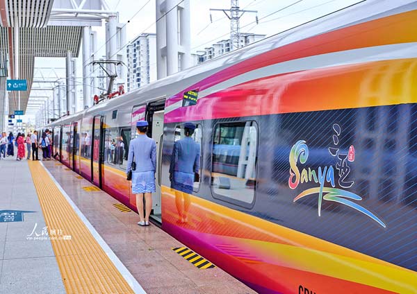 海南三亚:“三乐”主题列车开行一年