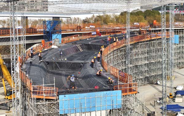 苏州东站集疏运系统及连接线工程现浇梁施工忙