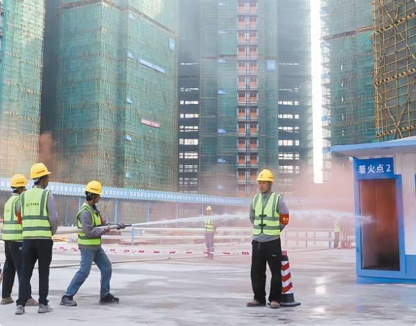 筑牢“防火墙”　绷紧“安全弦”