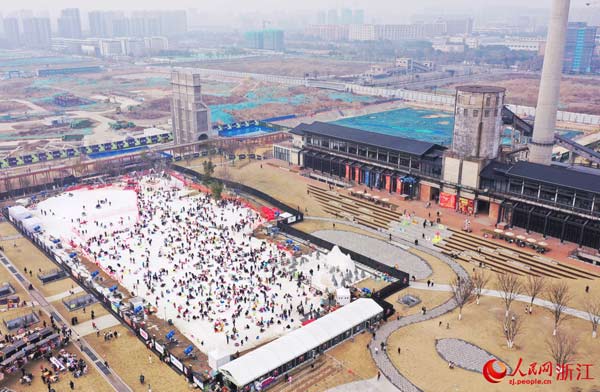 杭州:工业遗存“变身”冰雪世界