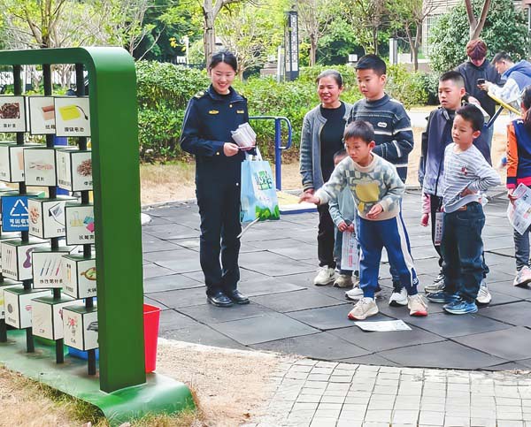 主题宣传实践活动  垃圾分类齐参与