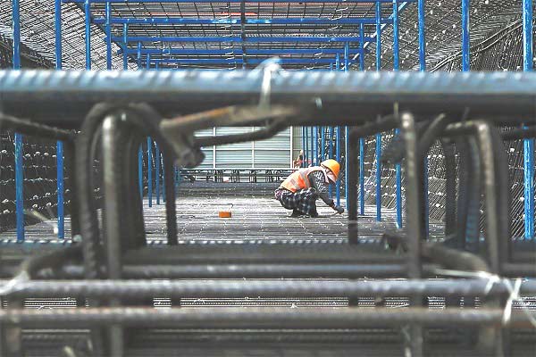 家乡建高铁　匠心筑通途