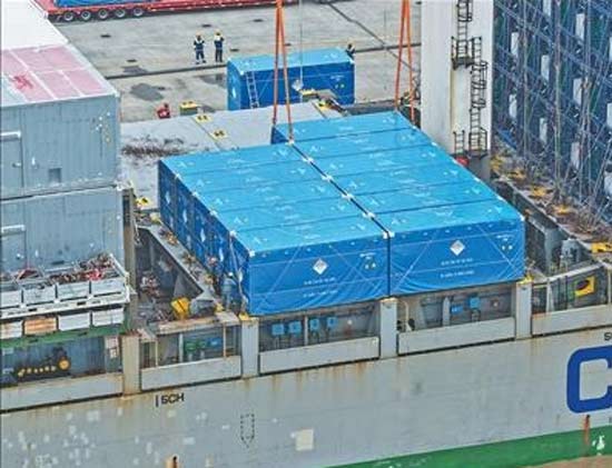 储能柜出口业务落地上海南港码头