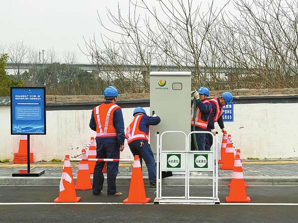 浙江杭州:守牢城市“照明线”