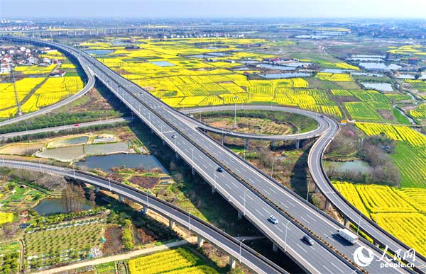 江西南昌:路畅景美画中行