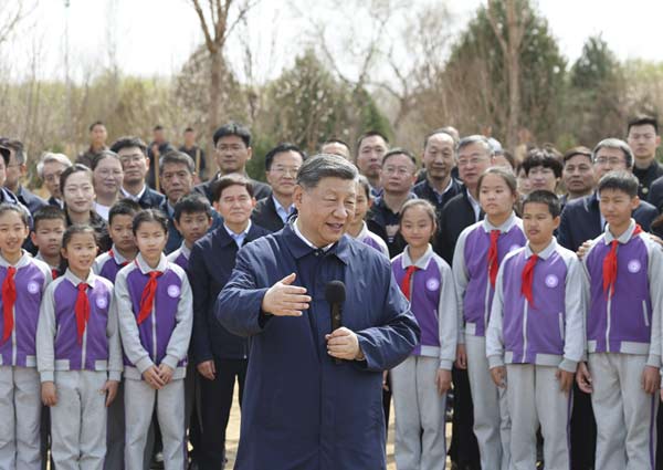 党和国家领导人参加首都