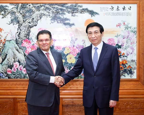 王沪宁会见孟加拉国外交