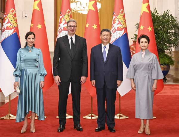 习近平同塞尔维亚总统武