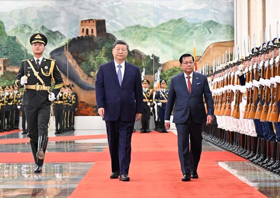 习近平同缅甸总统敏昂莱