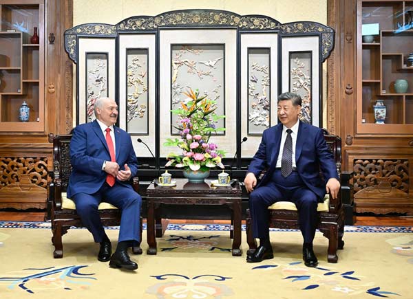 习近平会见白俄罗斯总统