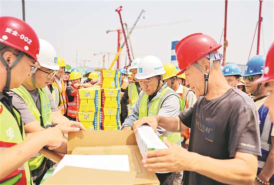 高温下的雄安建设一线