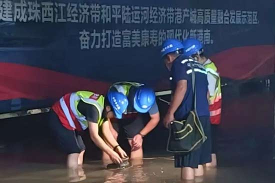风雨虽急，同心共度！中铁十六局