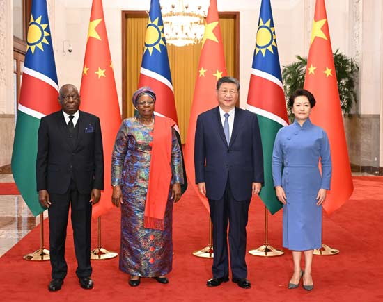 习近平同纳米比亚总统恩