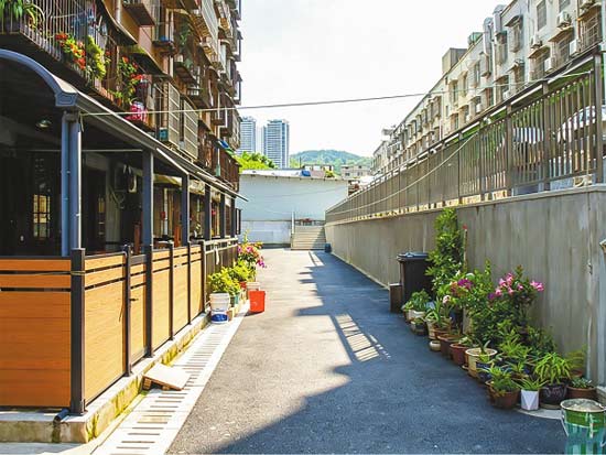 改造相册：巷道硬化　环境改善