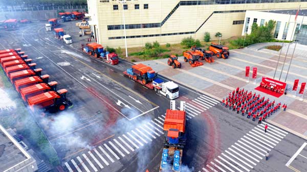 批量出海！铁建重工采棉机开启规模化出海新程