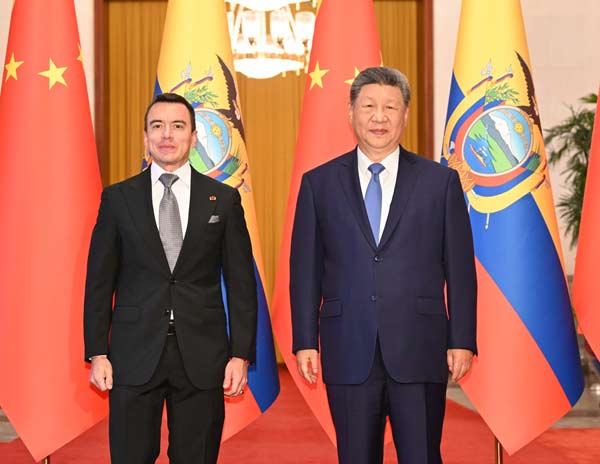 习近平同厄瓜多尔总统诺