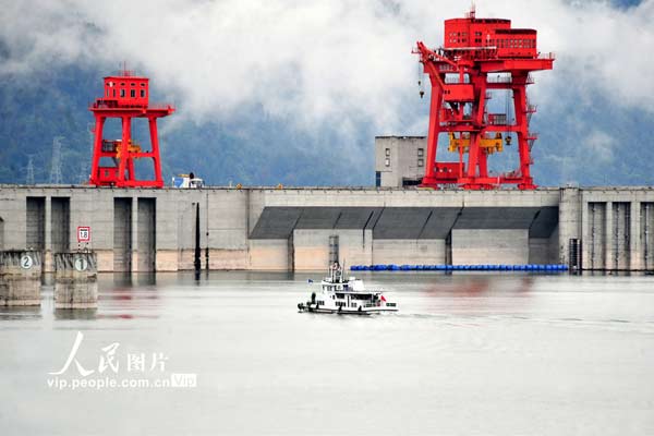 湖北宜昌：海事巡航守护三峡安澜